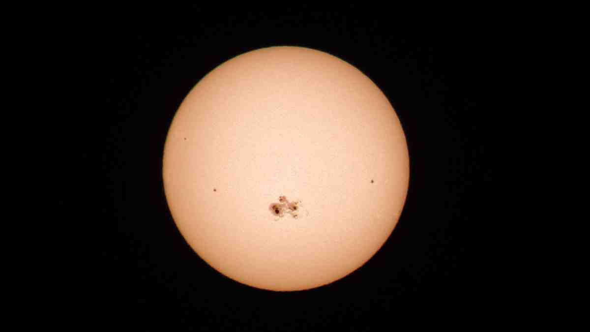 Giant Sunspot Threatens Earth with Colossal Eruptions